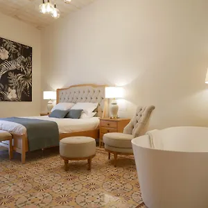 https://battery-house.hotelssaintjulians.com